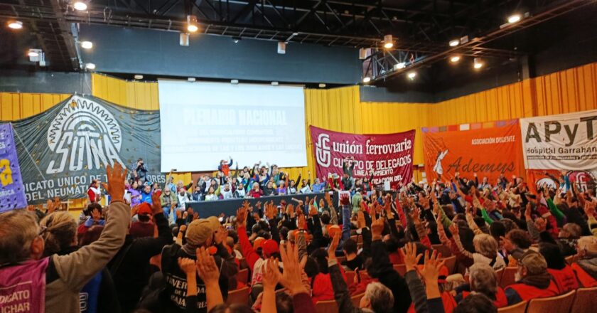 El sindicalismo clasista tuvo su plenario y avisó que se vienen semanas de cortes y movilizaciones contra el ajuste de Milei, los empresarios y los gobernadores