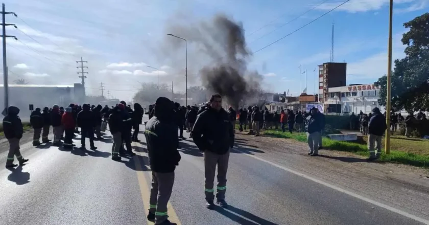 Se agrava el conflicto en la fábrica de Cosechadoras Vassalli por la falta de pago a sus trabajadores y los empresarios metieron a Arietto a embarrar la cancha