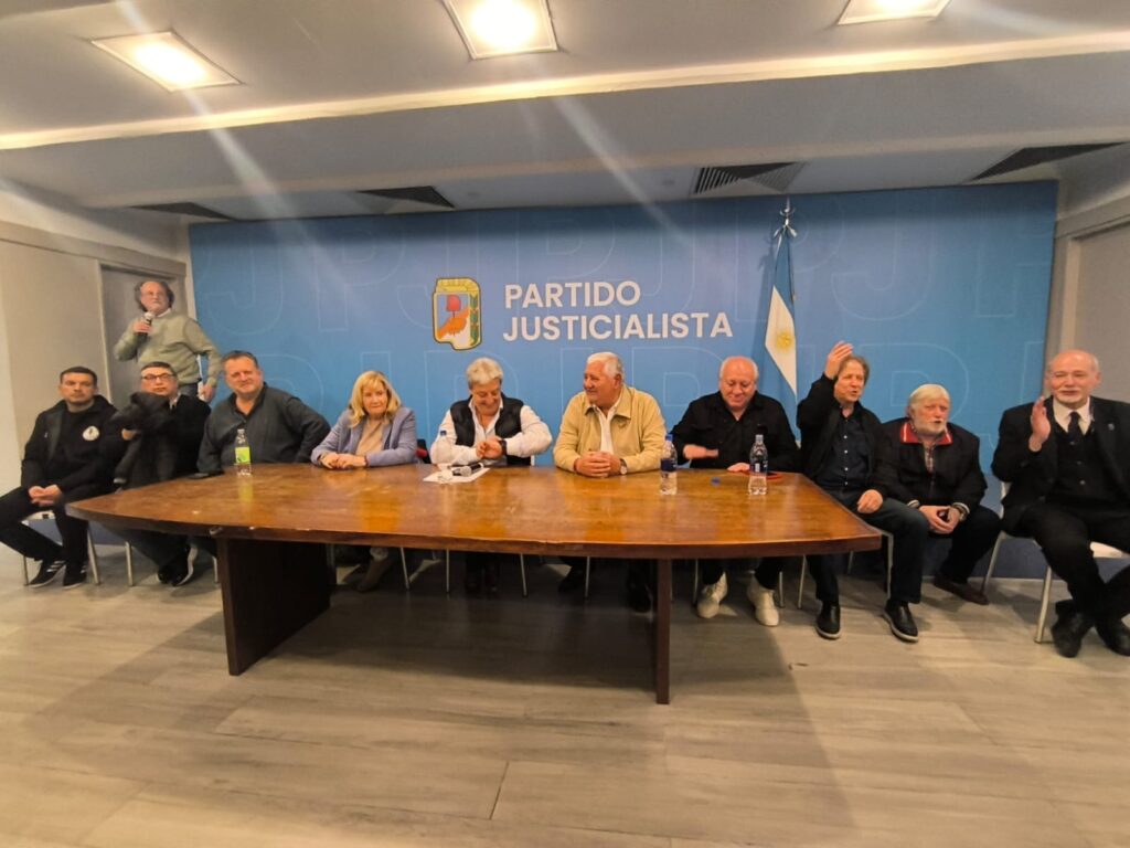 Furlán llenó la sede partidaria con las regionales de la CGT y mandó un mensaje a la interna cegetista