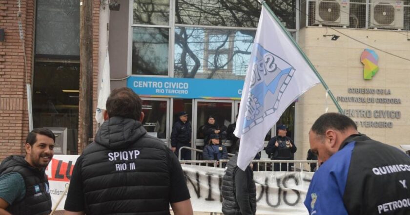 Químicos acusaron a Petroquímica Río Tercero de montar una «estafa empresarial» y esperan que Córdoba extienda la conciliación para buscar una salida al conflicto