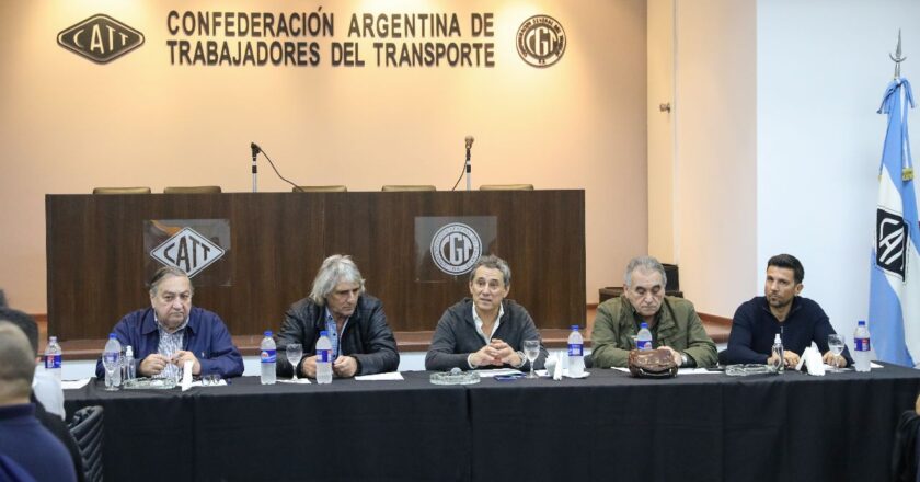 Los gremios del Transporte definieron que Schmid seguirá al frente de la CATT y se pronunciaron por una CGT abiertamente opositora y con un sólo Secretario General