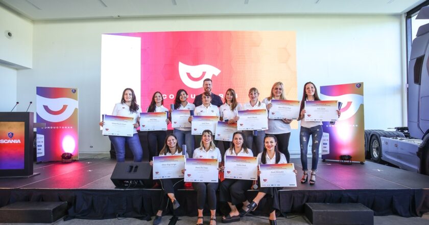 Camioneras: más de 9.000 mujeres esperan turno para convertirse en conductoras de camiones