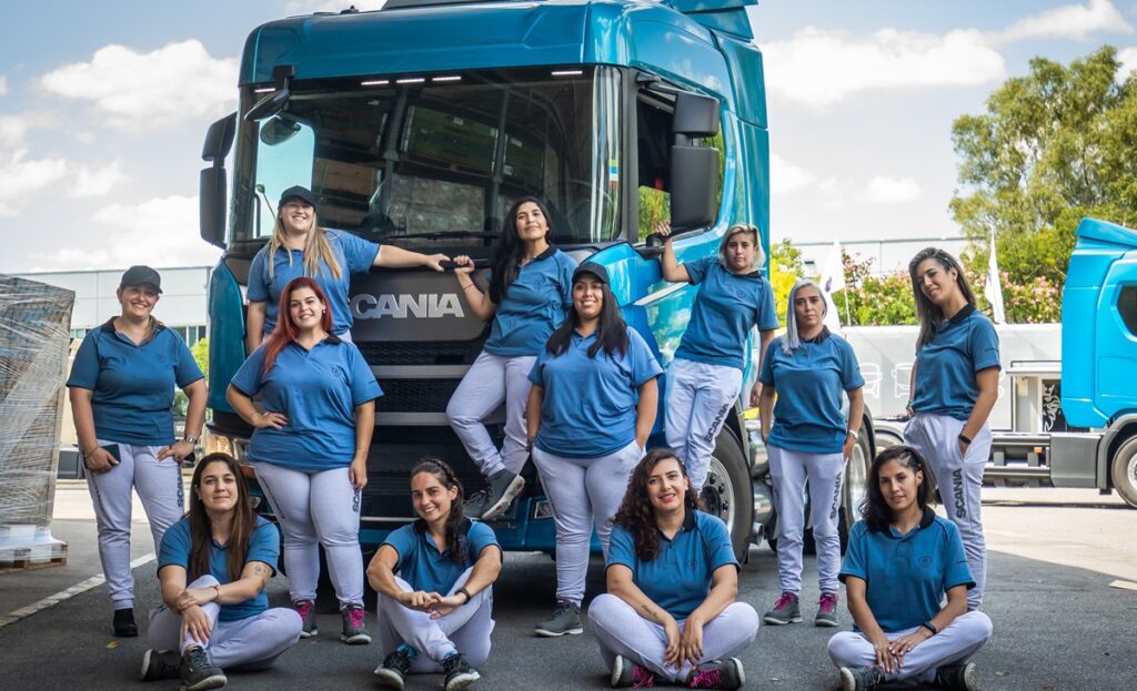 Camioneras: más de 9.000 mujeres esperan turno para convertirse en conductoras de camiones