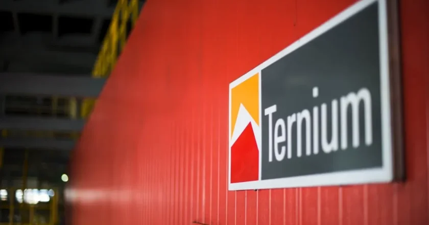 Ternium le bloqueó el ingreso a la planta a más de 1.200 trabajadores y hay multitudinarias protestas en los portones