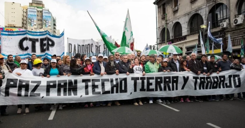 La CGT, las CTA y los movimientos sociales se vuelven a mostrar en unidad y protagonizan otra masiva marcha contra el Gobierno