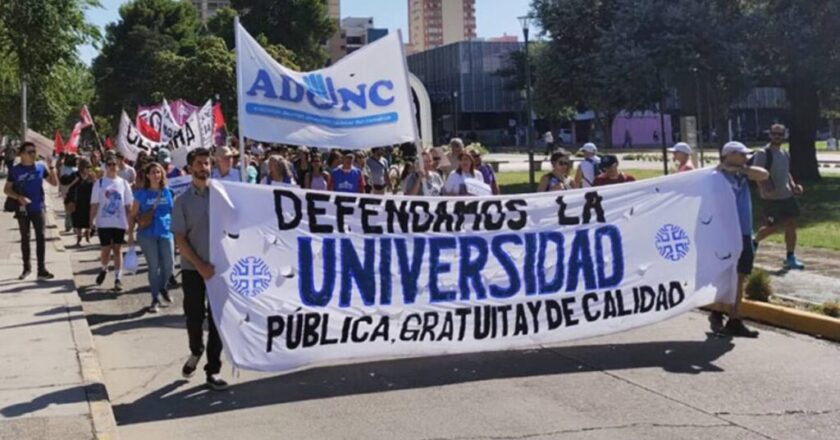 Los docentes universitarios desmintieron el aumento informado por el Gobierno: «Lo único nuevo es un bono de 25 mil pesos por única vez»
