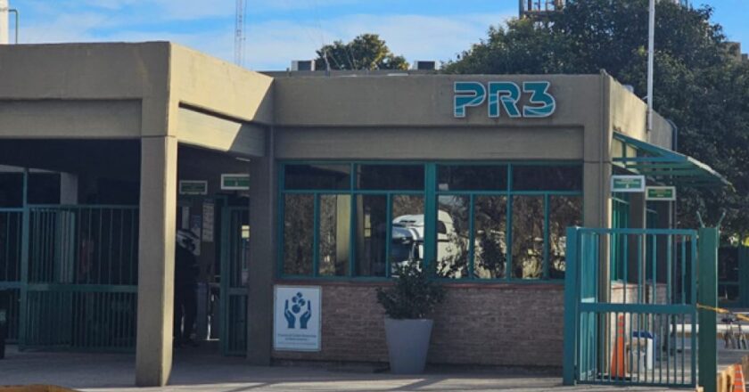 Toda la comunidad vuelve a movilizar a los portones de la planta para exigir respuestas de Petroquímica Río Tercero