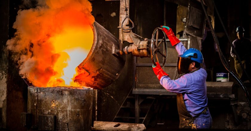 La industria de la fundición cayó 11,3% interanual en julio y marcó el nivel más bajo de 2025: Alarma por los empleos industriales