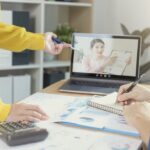 El 83% de los argentinos trabaja 100% presencial, aunque la mitad prefiere un formato laboral híbrido