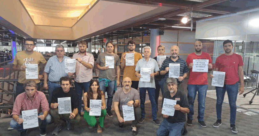 Reclamo salarial de trabajadores de La Voz del Interior en el partido de Los Pumas: «Los salarios están all black»