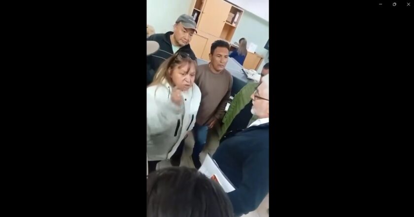 En medio de la polémica por la contratación del socio de Menem en la Obra Social, Petroni fue a Tucumán y Voytenco lo mandó a escrachar
