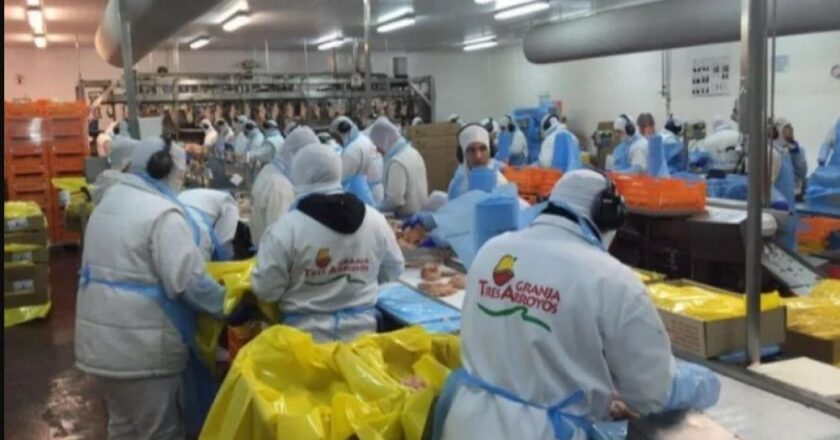Granja Tres Arroyos, la empresa de «El Zar del Pollo», paga los salarios en 4 cuotas y todavía adeuda indemnizaciones