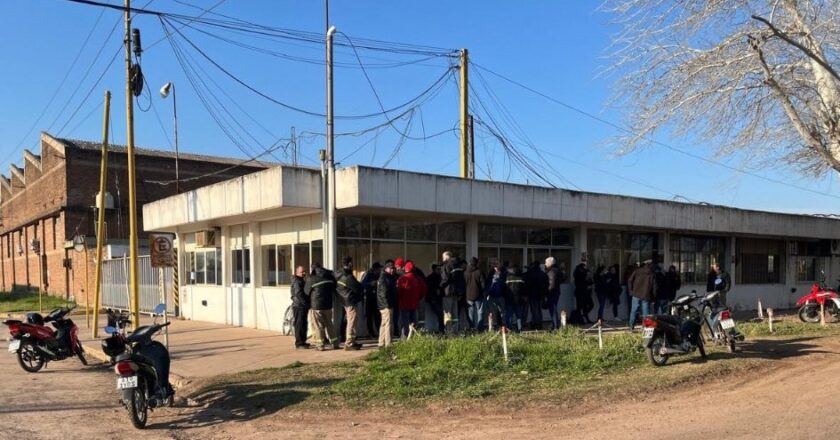 Tras convocar a Arietto, Vassalli faltó a la audiencia de conciliación y comunicó el cierre total de su planta por una semana