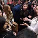 La hija de un trabajador despedido de ILVA interpeló a Victoria Villarruel: «Escucho los reclamo pero mi función es legislativa»