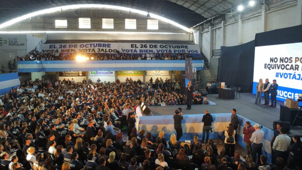 Pensando en octubre, Cisneros reunió a su tropa en Tucumán y se mostró secundado por Jaldo y Chalha