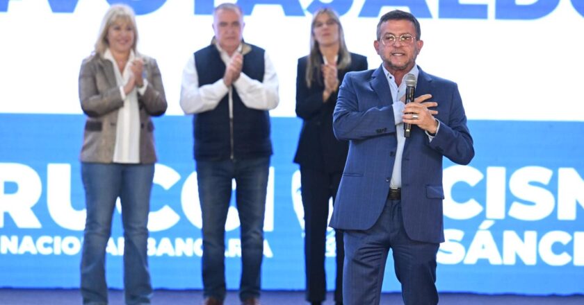 Pensando en octubre, Cisneros reunió a su tropa en Tucumán y se mostró secundado por Jaldo y Chalha