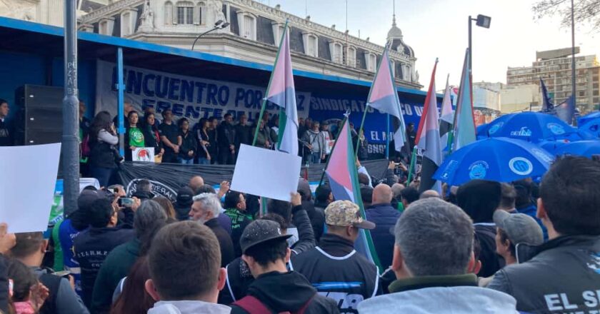 El Frente de Lucha realizó un Encuentro por la Paz y rechazó el genocidio en Gaza: «Repudiamos al gobierno argentino en su apoyo a Estados Unidos e Israel. No en nuestro nombre»