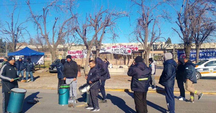 A dos meses del cierre, ILVA aún no pagó las indemnizaciones y los 300 trabajadores siguen acampando en Pilar