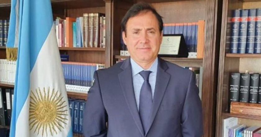 El juez que censuró los audios de Karina ya había sido denunciado por Cisneros por un fallo contra la entrega de medicamentos a jubilados