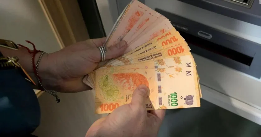 Ocho de cada 10 argentinos no cubre sus necesidades básicas y el sueldo se les acaba en menos de dos semanas