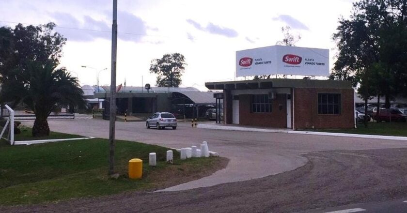 Denuncian 80 despidos, sin previo aviso, en el frigorífico Swift de Villa Gobernador Gálvez