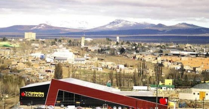 Supermercado Diarco despide a 3 trabajadores tras reclamar por «malas condiciones» y desatan protesta sindical en Caleta Olivia