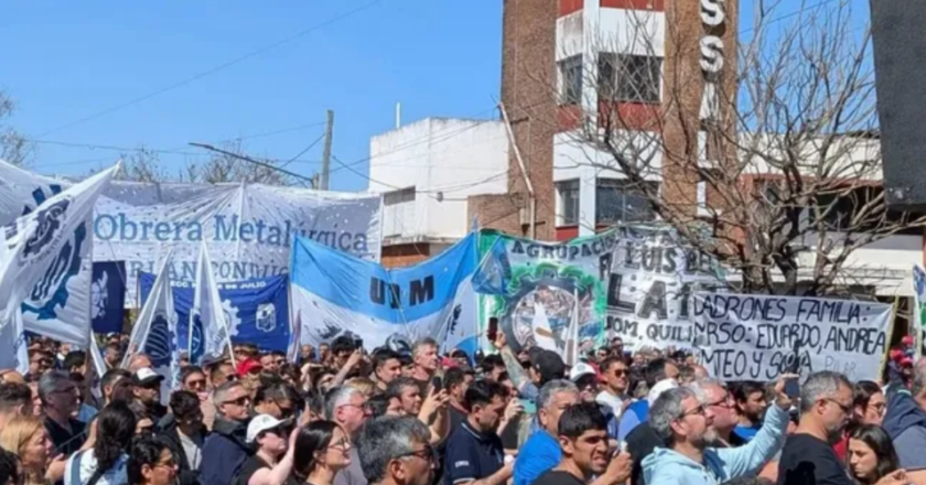 La UOM marchó en Firmat por la reapertura de Vassalli: «Es una situación muy angustiante, no solo para los trabajadores sino para todo el pueblo»