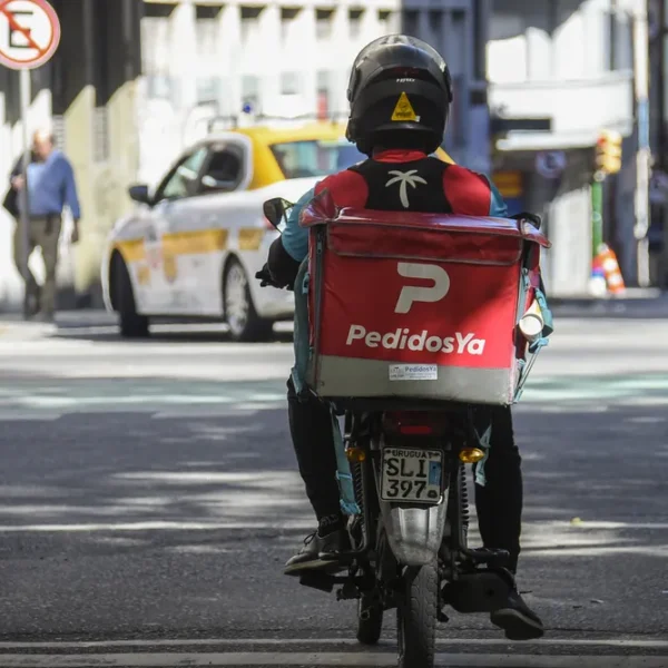 Sin dotarlos de derechos ni abrirle paso a la registración, el Gobierno buscará regular a los trabajadores «independientes» de plataformas con la Reforma Laboral