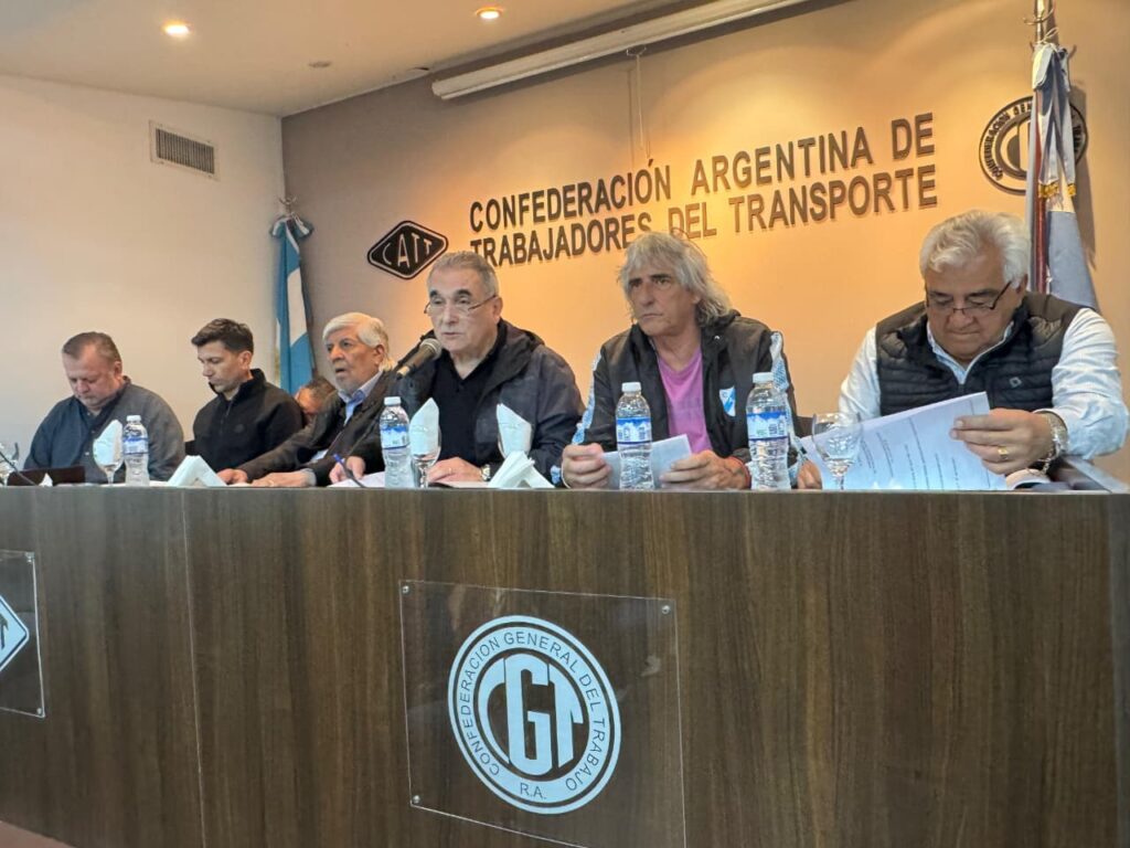 En la previa de la elección de la CGT, los gremios del Transporte renovaron sus autoridades, ratificaron a Juan Carlos Schmid hasta el 2029 y el peso de Moyano en el sector