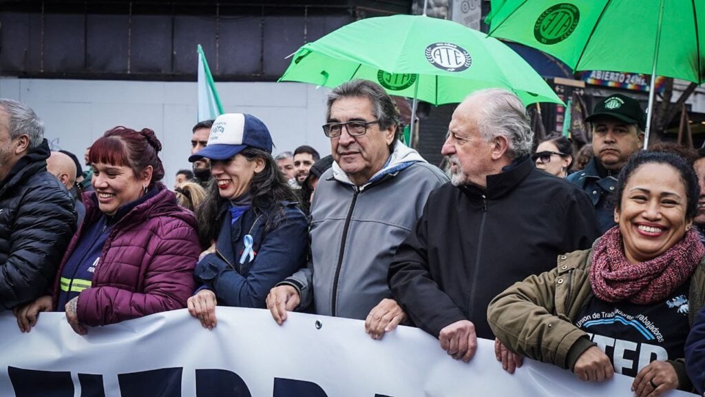 "El domingo hay que frenar a Milei: los argentinos no merecemos, ni vamos a tolerar, la continuidad de este modelo de entrega"