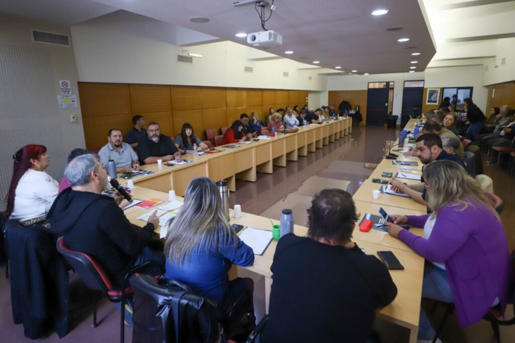 ATE reunió a sus referentes de todas las provincias y llamó a los estatales a votar contra Milei el 26 de octubre