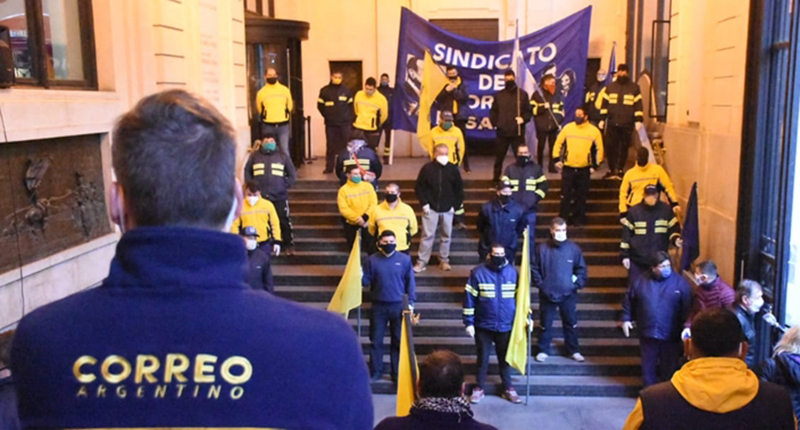 Correo, Operadora Ferroviaria, Banco Nación y Aerolíneas fueron las empresas públicas donde más empleo recortó la motosierra de Milei