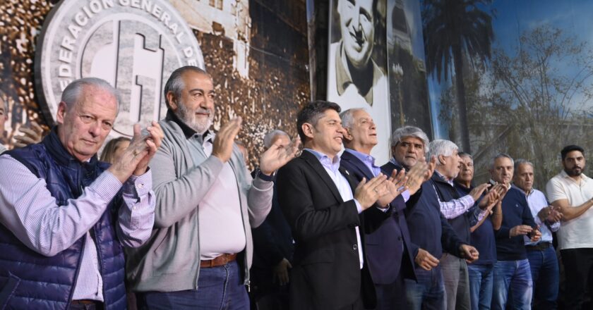 La CGT y Axel Kicillof se mostraron en unidad en La Plata y homenajearon a Rucci: «Estamos militando esta elección como si fuese la última de la historia»