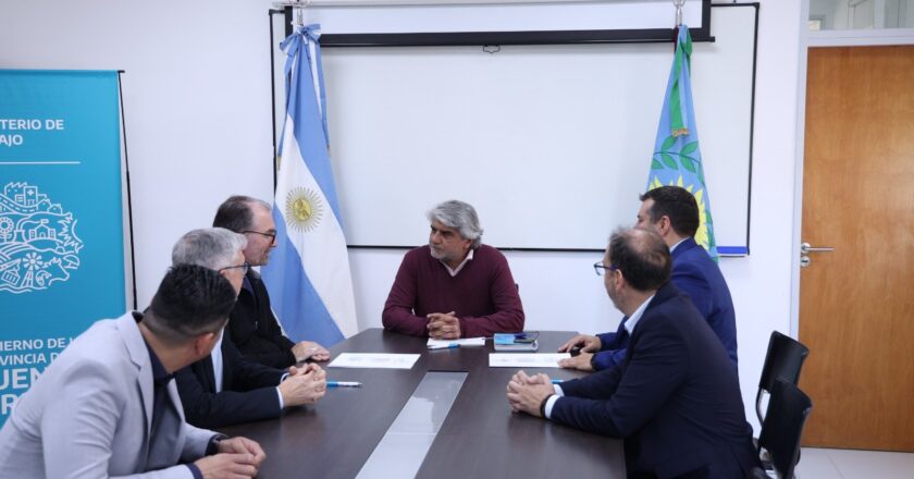 Articulación del ministerio de Trabajo bonaerense en pos de Cáritas: no pagará las firmas digitales por registración laboral