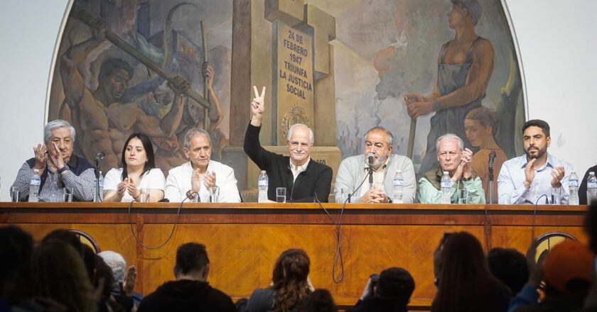 En Azopardo, rodeado de la cúpula de la CGT y junto a los candidatos de extracción sindical, Taiana aseguró que «al Gobierno ya le picaron el boleto“
