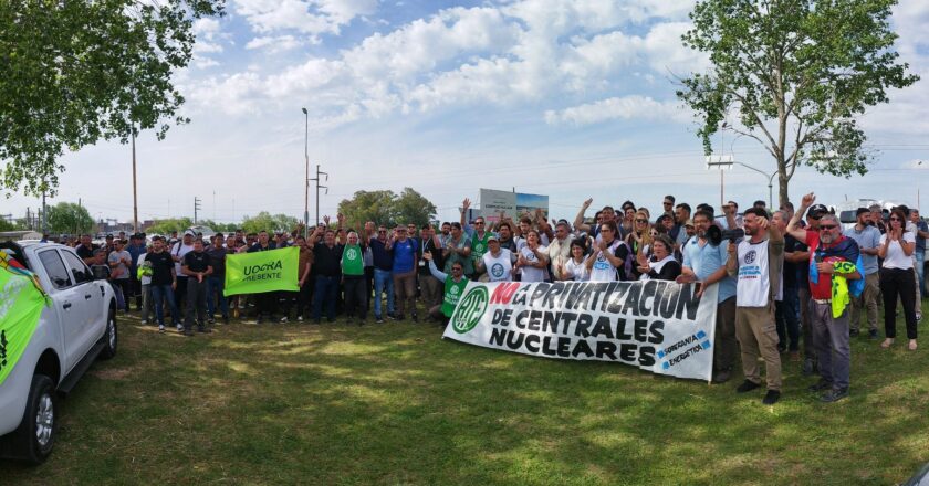 Todo el arco sindical de Zárate junto a sectores de la ciencia y la tecnología, marcharon para rechazar la privatización de las centrales nucleares