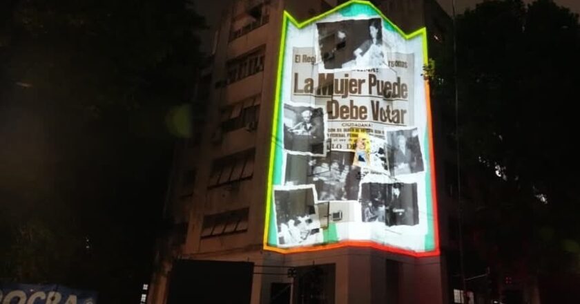Entre el trap, streaming y un mapping, la CGT conmemoró el 17 de Octubre y le mandó un mensaje a Milei: «La primera reforma laboral tiene que ser bajar la jornada»