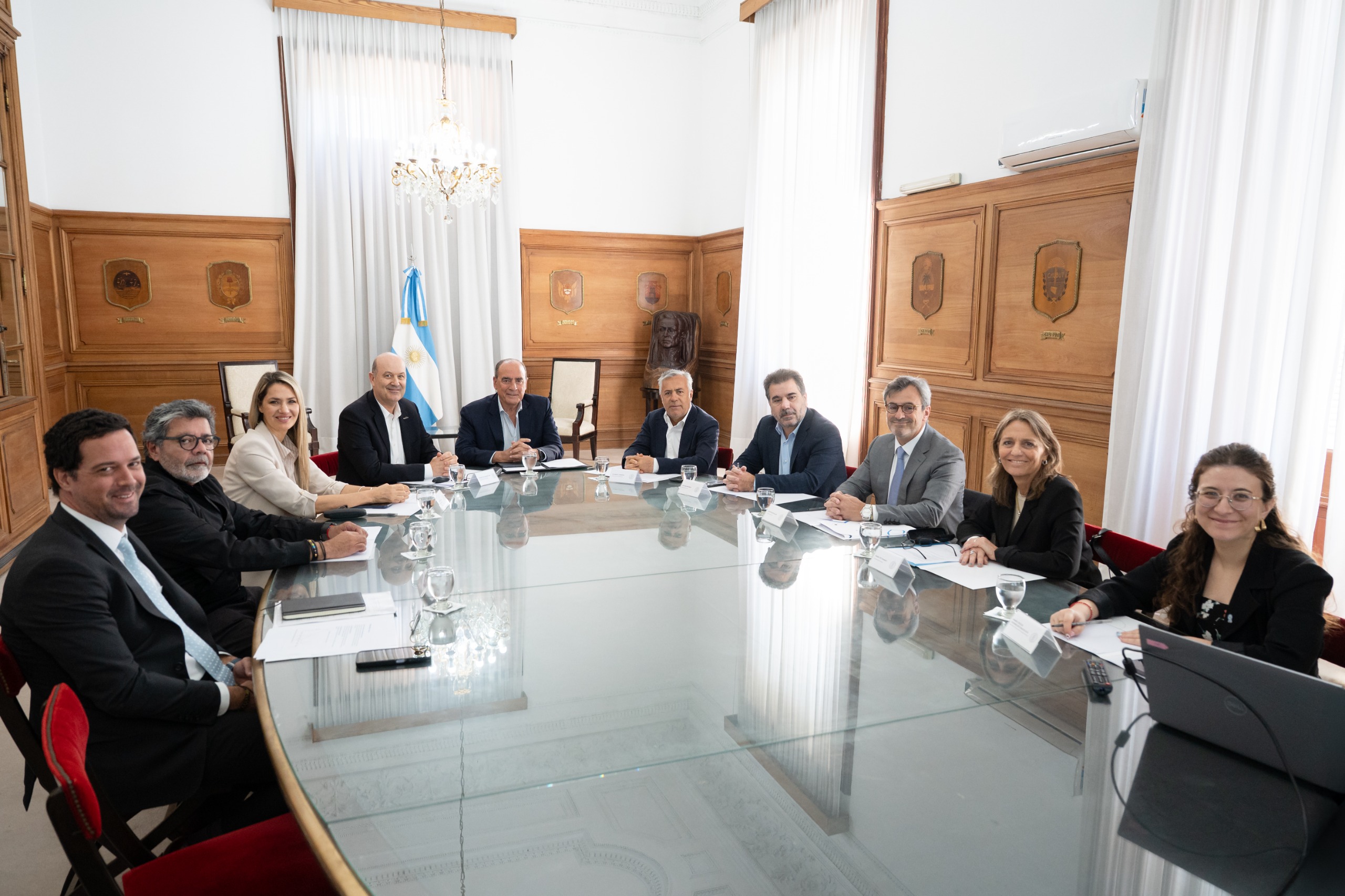 Ahora el Gobierno sugiere que la Reforma Laboral podría estar en la Ley Bases 2 y se basaría en lo debatido en el Consejo de Mayo