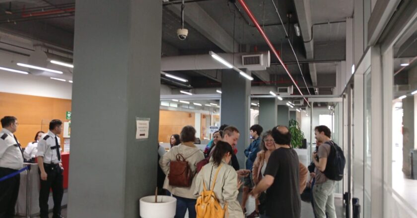 Becarios ocupan la Agencia I+D+i en reclamo por ingresos congelados y exigen explicaciones sobre los 54 millones de dólares del BID que debían destinarse a investigación