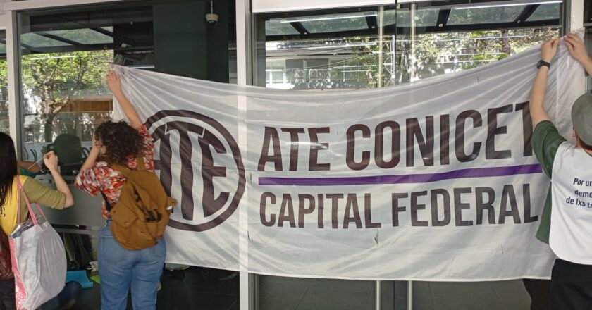 Becarios mantienen ocupación pacífica en la Agencia I+D+i por salarios congelados y falta de subsidios: «La ciencia argentina se apaga»