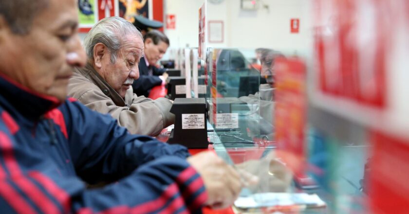 La victoria legislativa de LLA le abre la puerta al aumento de la edad jubilatoria que reclamaba el FMI