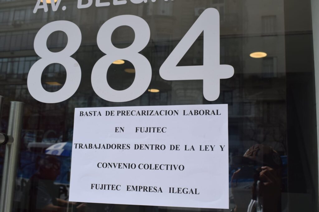 La UOM volvió a protestar frente a la multinacional Fujitec: "Se niega a cumplir con la legislación vigente tomándole el pelo a los trabajadores y no lo vamos a permitir"