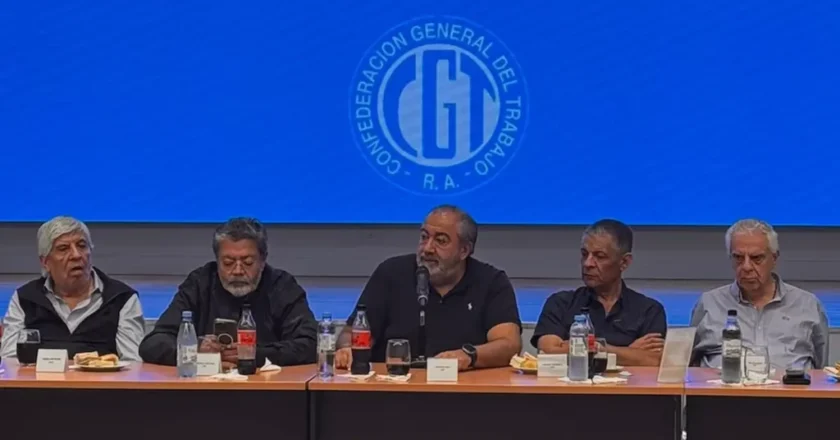 La CGT empieza el camino para reordenarse en el nuevo escenario, convoca a todos los sectores y hasta cierra filas con las organizaciones sociales