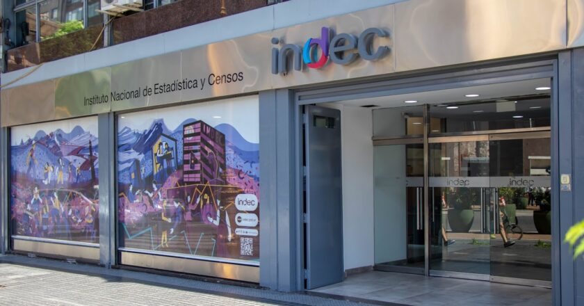 Aunque las paritarias están pisadas, para el INDEC los salarios se ubicaron muy por encima de la inflación y subieron 3,2% en agosto