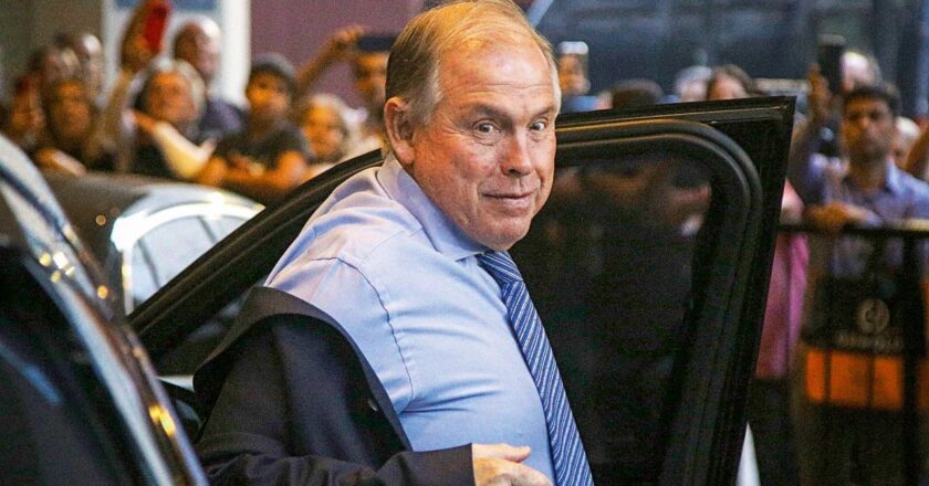 En medio de la controversia en la gestión libertaria, el gremio de diplomáticos respalda la resolución de Werthein por los traslados