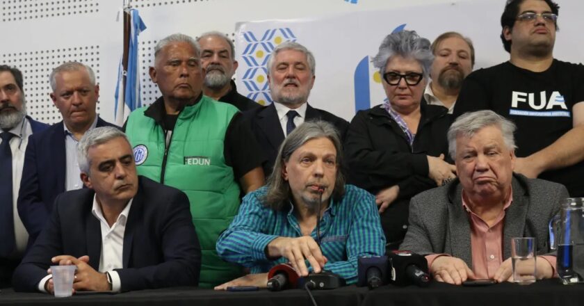 Docentes y nodocentes de universidades nacionales anuncian paro por 24 horas para exigir que Milei promulgue el Financiamiento Universitario