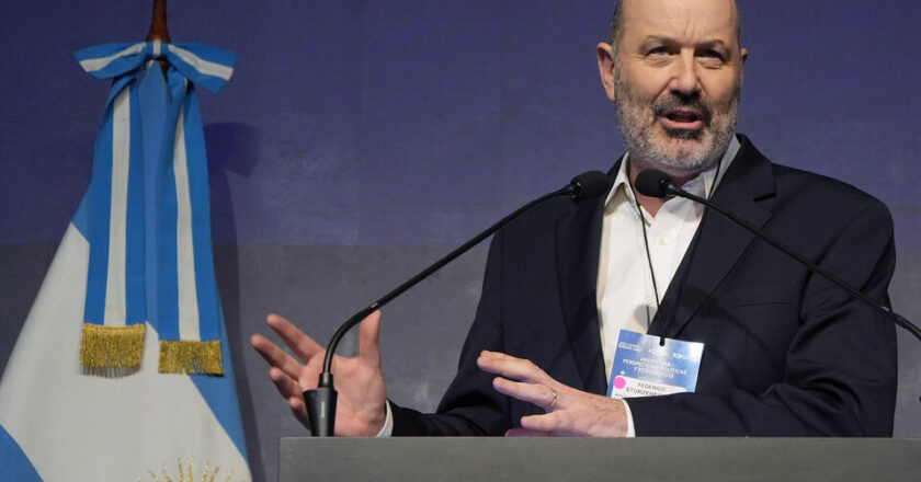 Vacaciones en verano una vez cada 3 años, el cambio que propone la Reforma Laboral libertaria