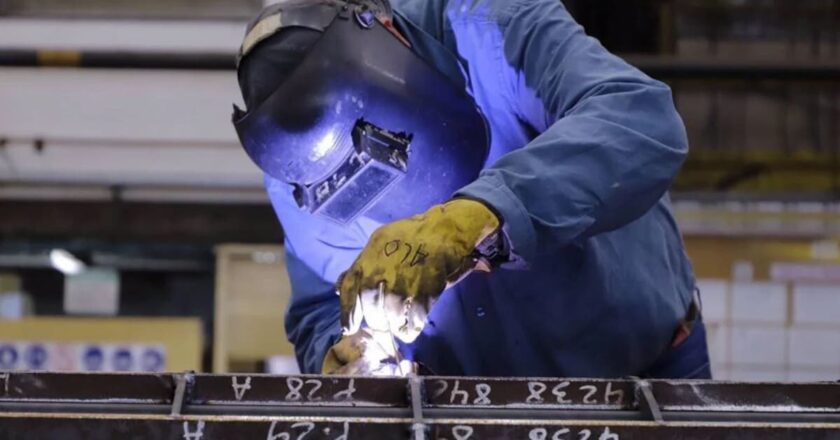 Banco de horas, el control del tiempo: la Reforma Laboral modificaría el régimen de jornadas permitiendo a empleadores adaptarlas a la producción sin pagar horas extra