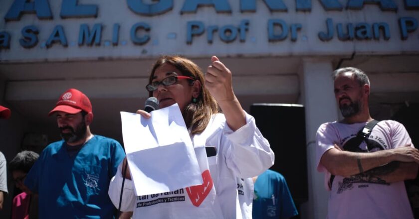 Trabajadores del Hospital Garrahan marcharon contra los 44 sumarios y cuestionaron la conducción sanitaria