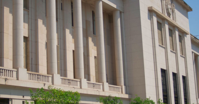 La Justicia condenó a un empleador a pagar 17 sueldos como indemnización, pero rechazó la inconstitucionalidad de la Ley Bases en una demanda por trabajo no registrado